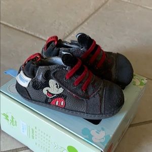 Robeez Mickey Mouse Baby Shoes size 3